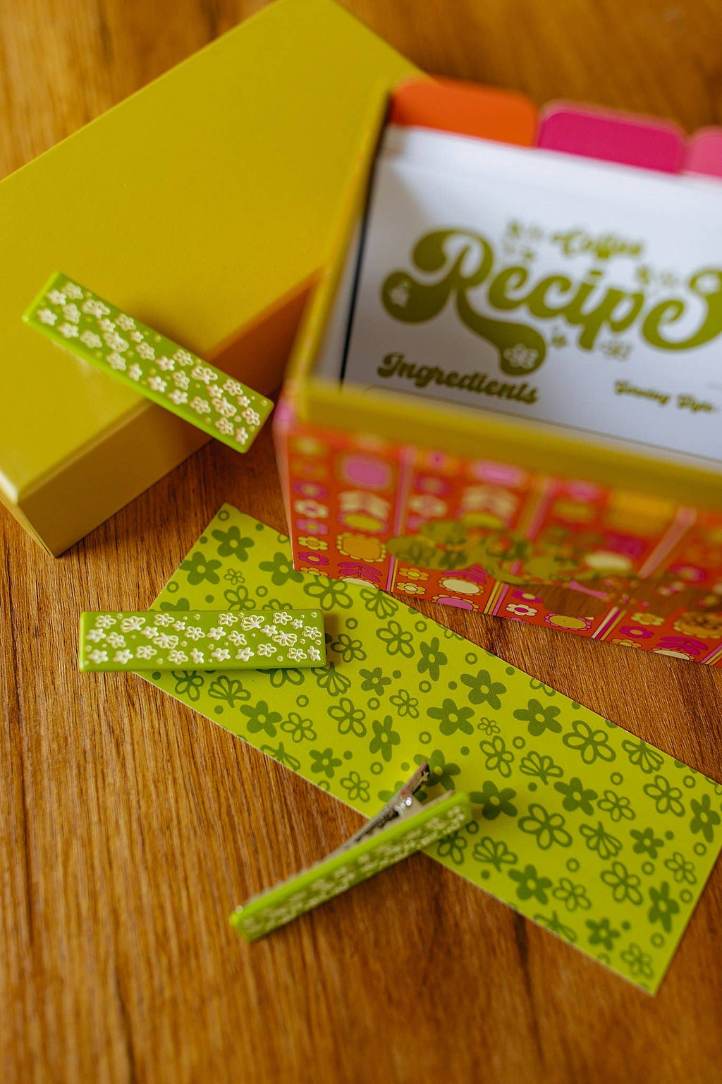 Daisy Pyrex-Inspired Floral Hair Clip Set